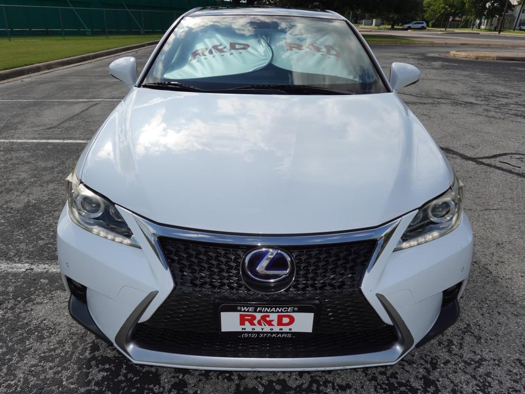 Lexus CT 200h Vehicle Full-screen Gallery Image 02