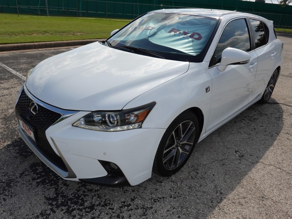 Lexus CT 200h Vehicle Full-screen Gallery Image 03