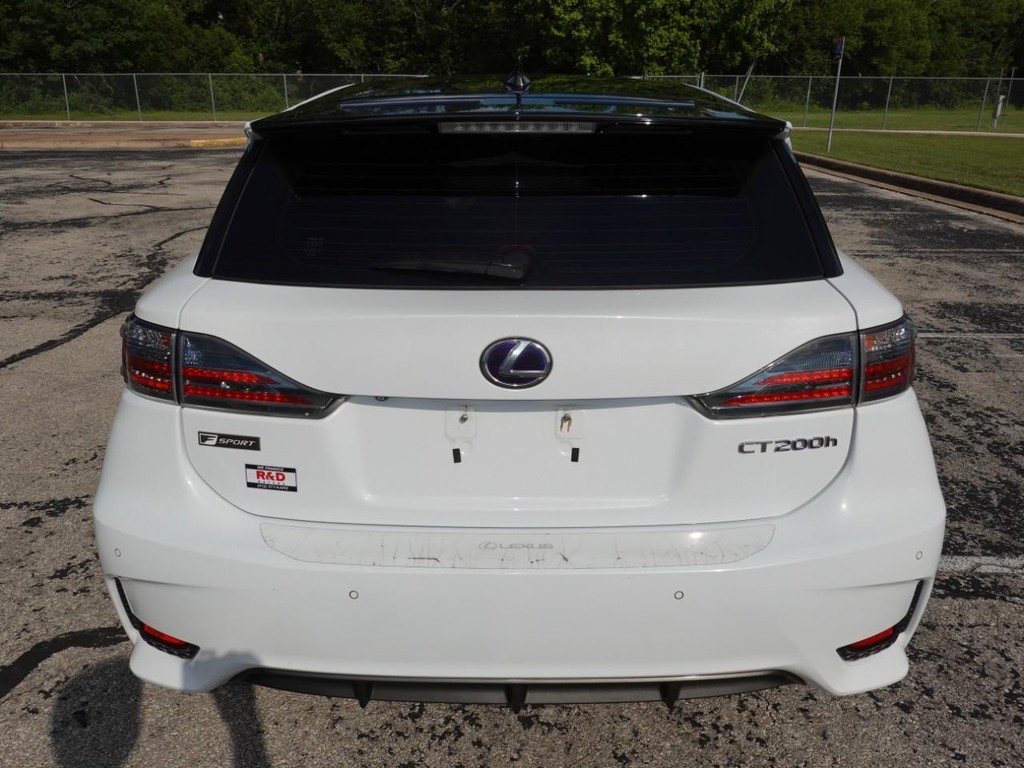 Lexus CT 200h Vehicle Full-screen Gallery Image 06