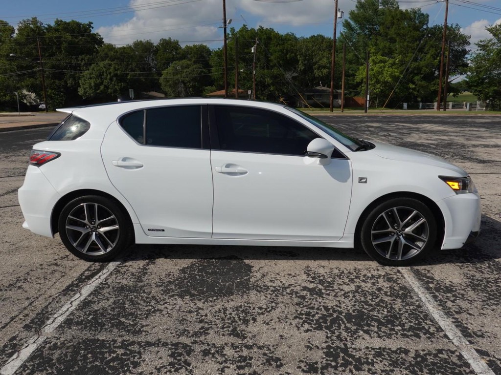 Lexus CT 200h Vehicle Full-screen Gallery Image 08