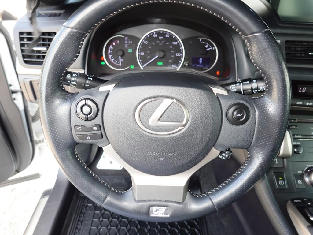 Lexus CT 200h Vehicle Full-screen Gallery Image 13