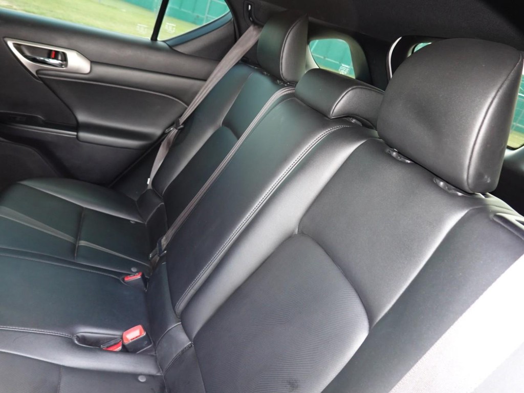Lexus CT 200h Vehicle Full-screen Gallery Image 20