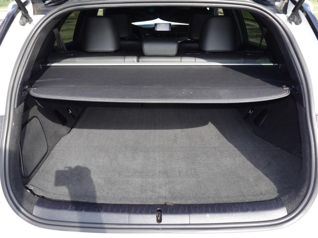 Lexus CT 200h Vehicle Full-screen Gallery Image 27