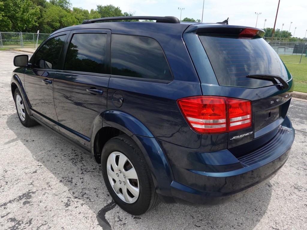 Dodge Journey Vehicle Full-screen Gallery Image 05