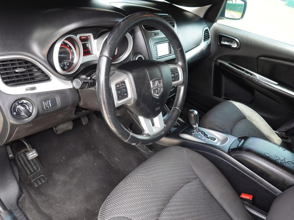 Dodge Journey Vehicle Full-screen Gallery Image 16