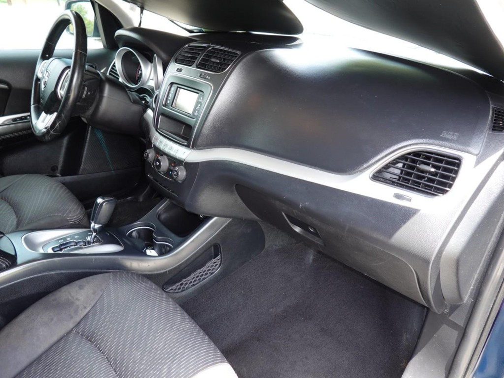 Dodge Journey Vehicle Full-screen Gallery Image 21