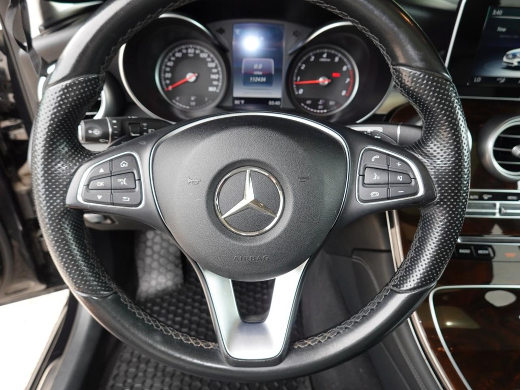 Mercedes-Benz GLC Vehicle Full-screen Gallery Image 13