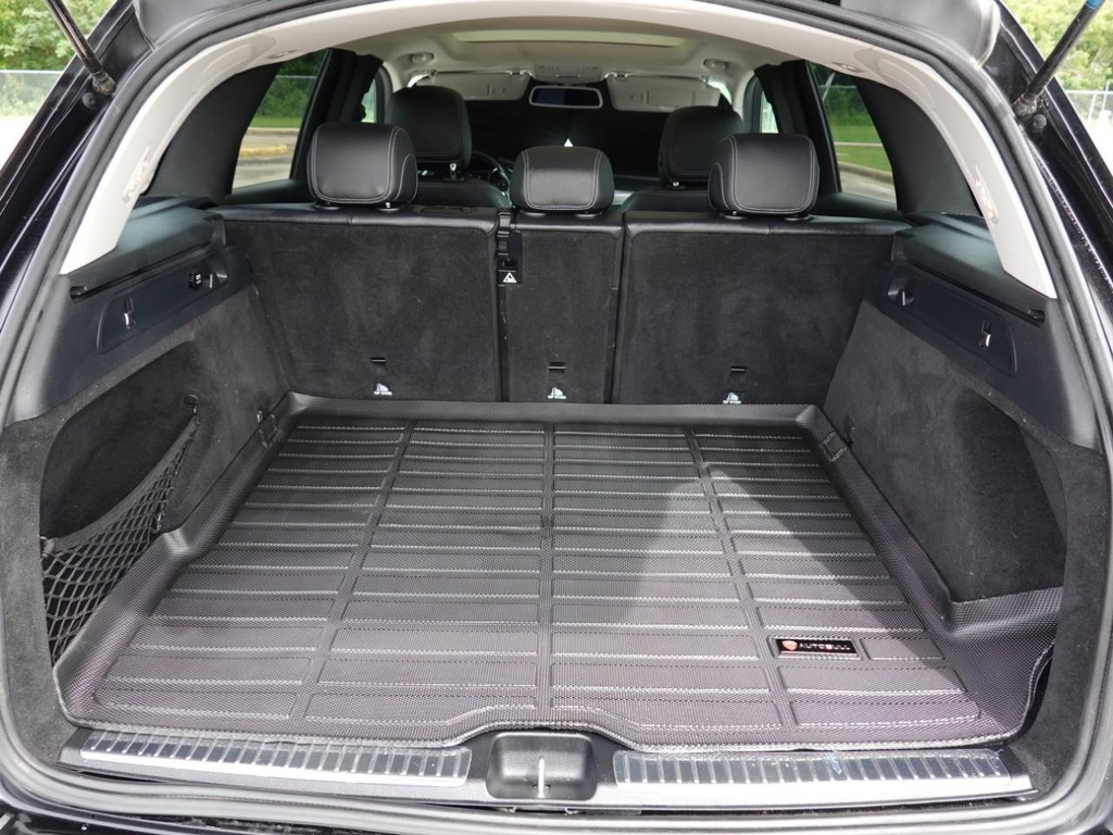 Mercedes-Benz GLC Vehicle Full-screen Gallery Image 27