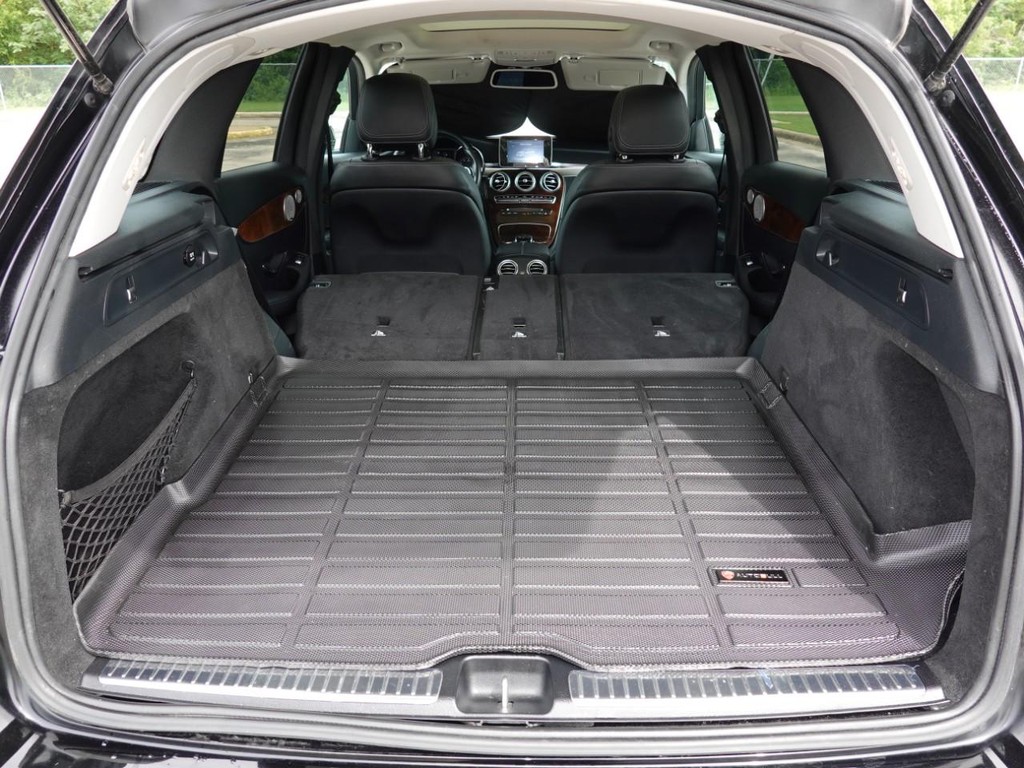 Mercedes-Benz GLC Vehicle Full-screen Gallery Image 28
