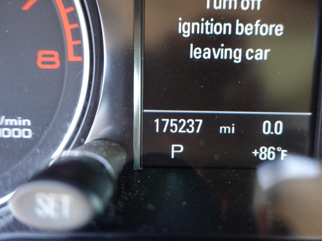 Audi Q5 Vehicle Full-screen Gallery Image 12