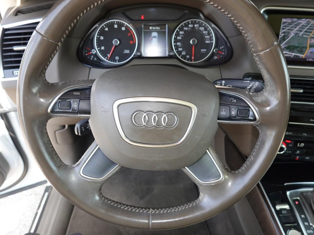 Audi Q5 Vehicle Full-screen Gallery Image 13