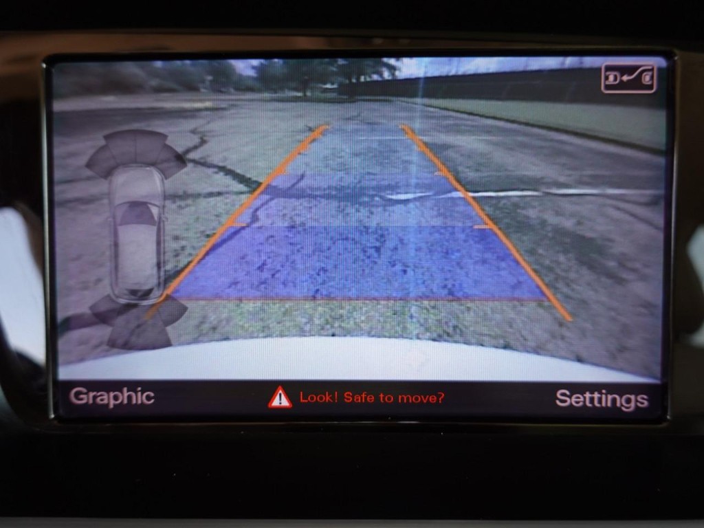 Audi Q5 Vehicle Full-screen Gallery Image 15
