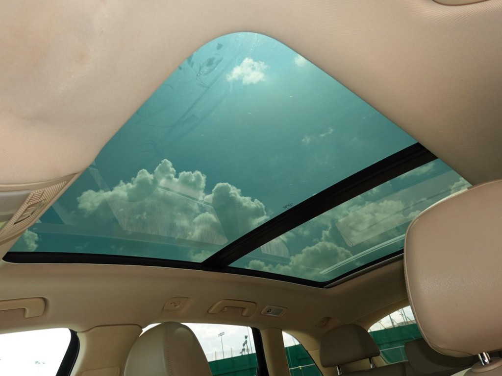 Audi Q5 Vehicle Full-screen Gallery Image 17