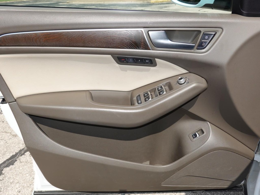 Audi Q5 Vehicle Full-screen Gallery Image 19