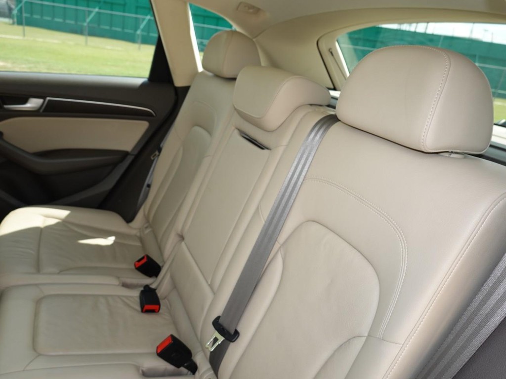 Audi Q5 Vehicle Full-screen Gallery Image 20