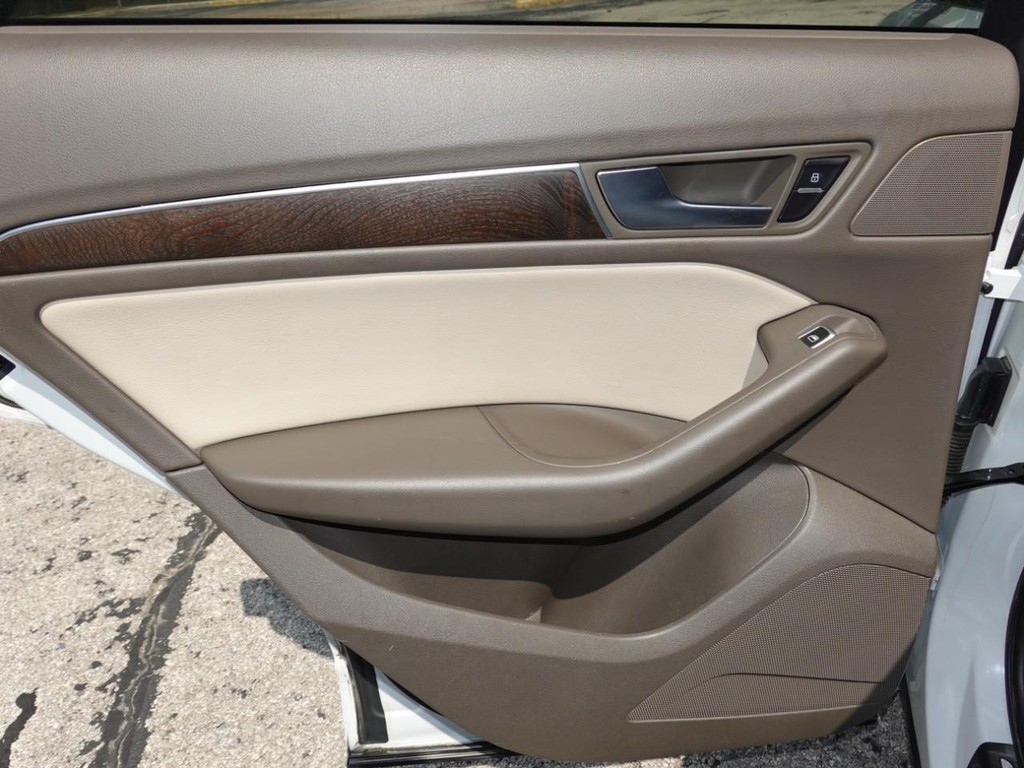 Audi Q5 Vehicle Full-screen Gallery Image 21