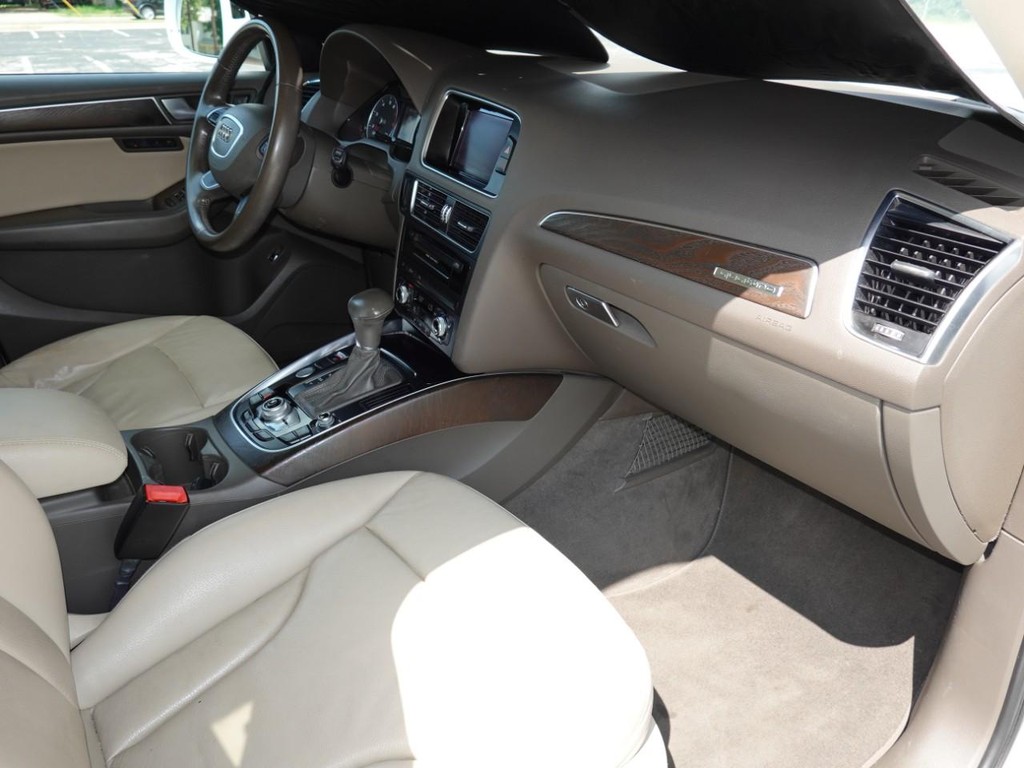 Audi Q5 Vehicle Full-screen Gallery Image 22