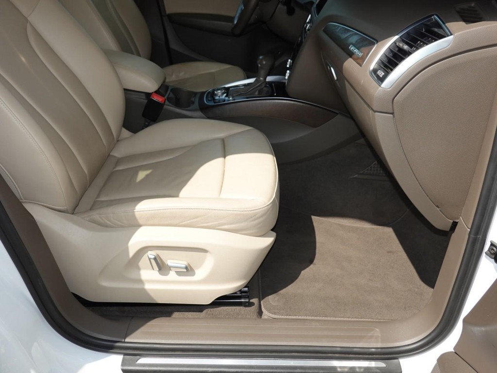 Audi Q5 Vehicle Full-screen Gallery Image 23
