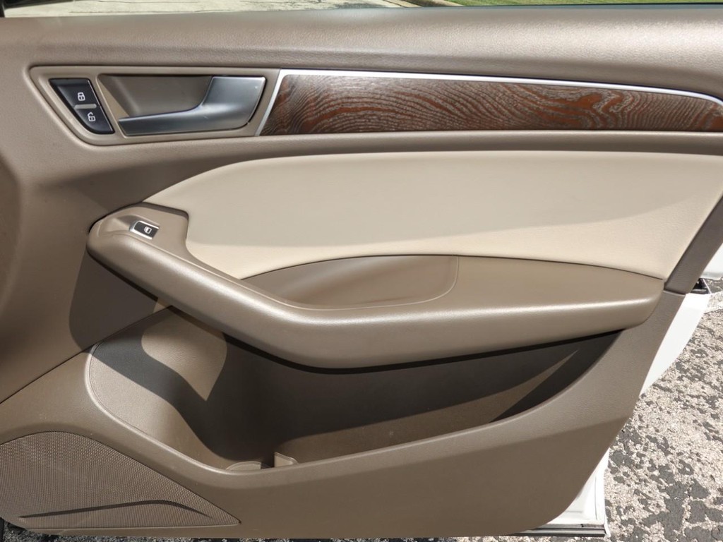 Audi Q5 Vehicle Full-screen Gallery Image 24