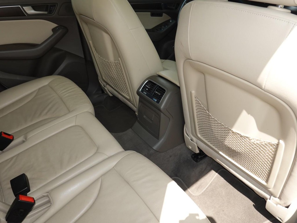 Audi Q5 Vehicle Full-screen Gallery Image 25