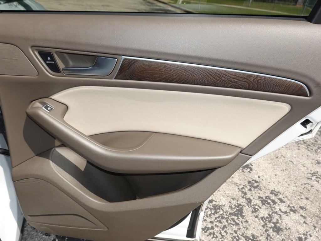Audi Q5 Vehicle Full-screen Gallery Image 26