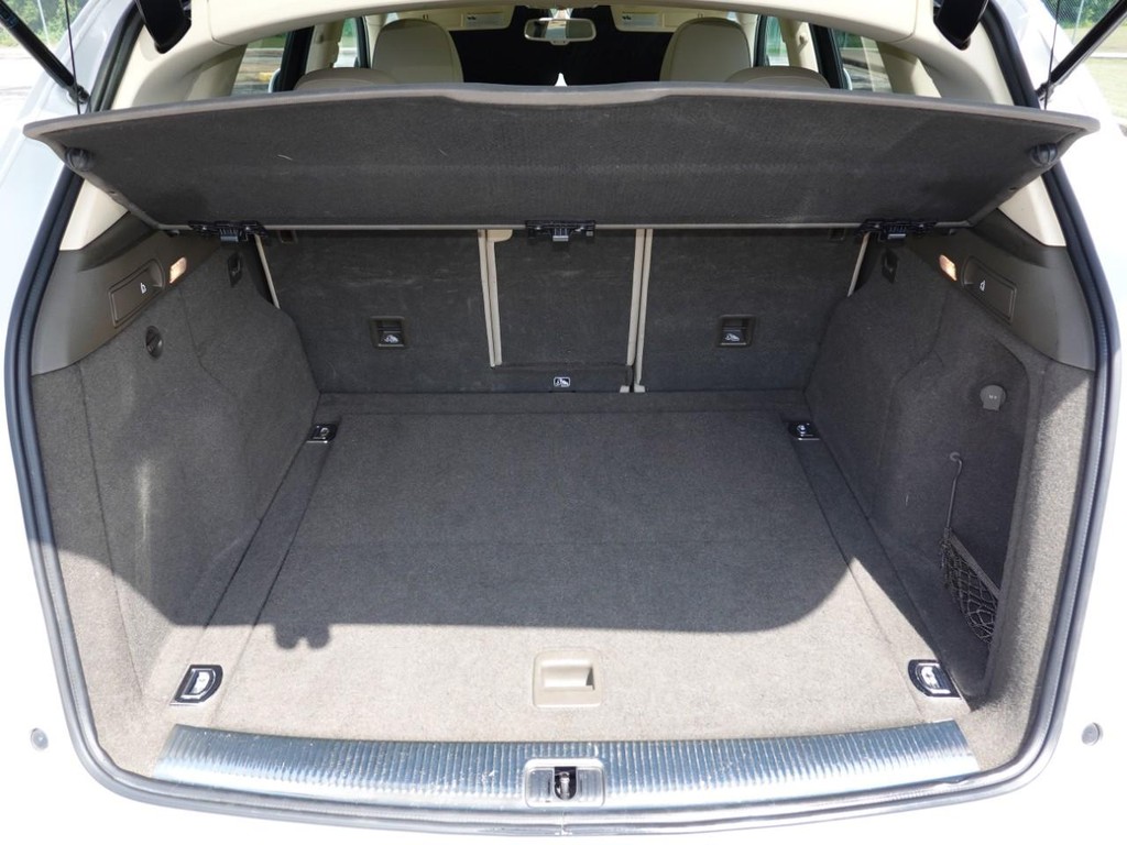Audi Q5 Vehicle Full-screen Gallery Image 27