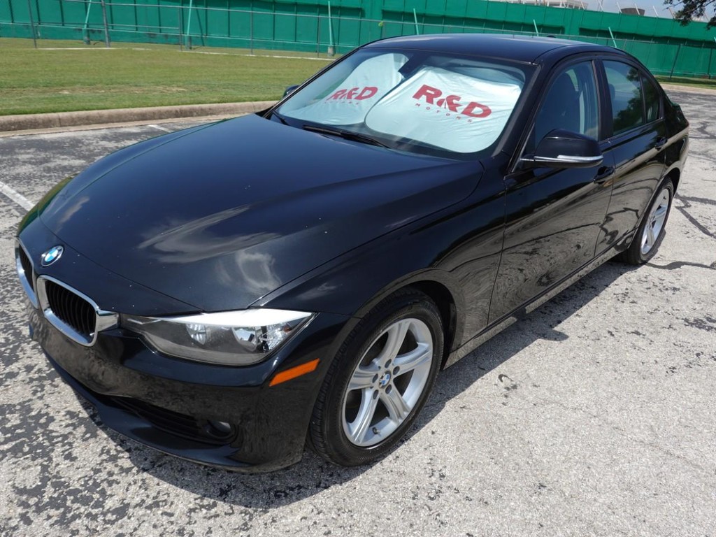 BMW 3 Series Vehicle Full-screen Gallery Image 03