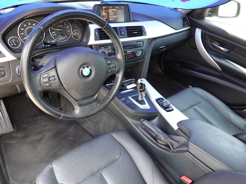 BMW 3 Series Vehicle Full-screen Gallery Image 16