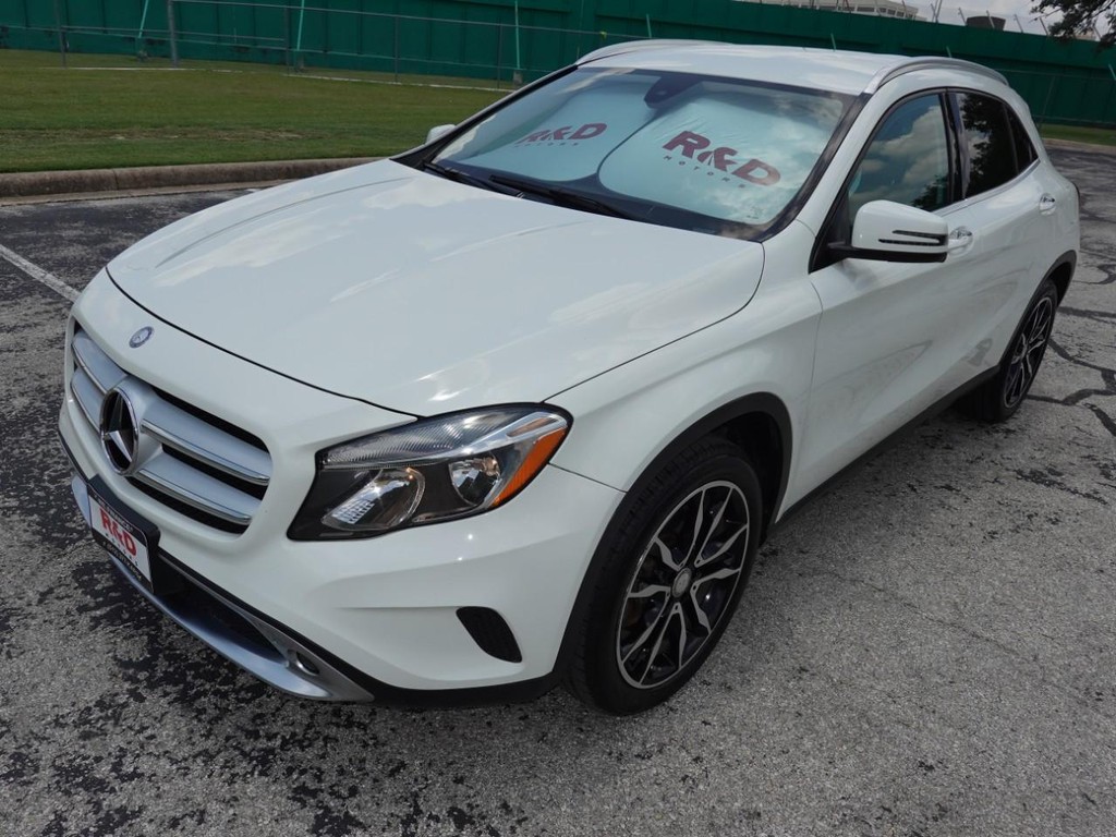 Mercedes-Benz GLA Vehicle Full-screen Gallery Image 03