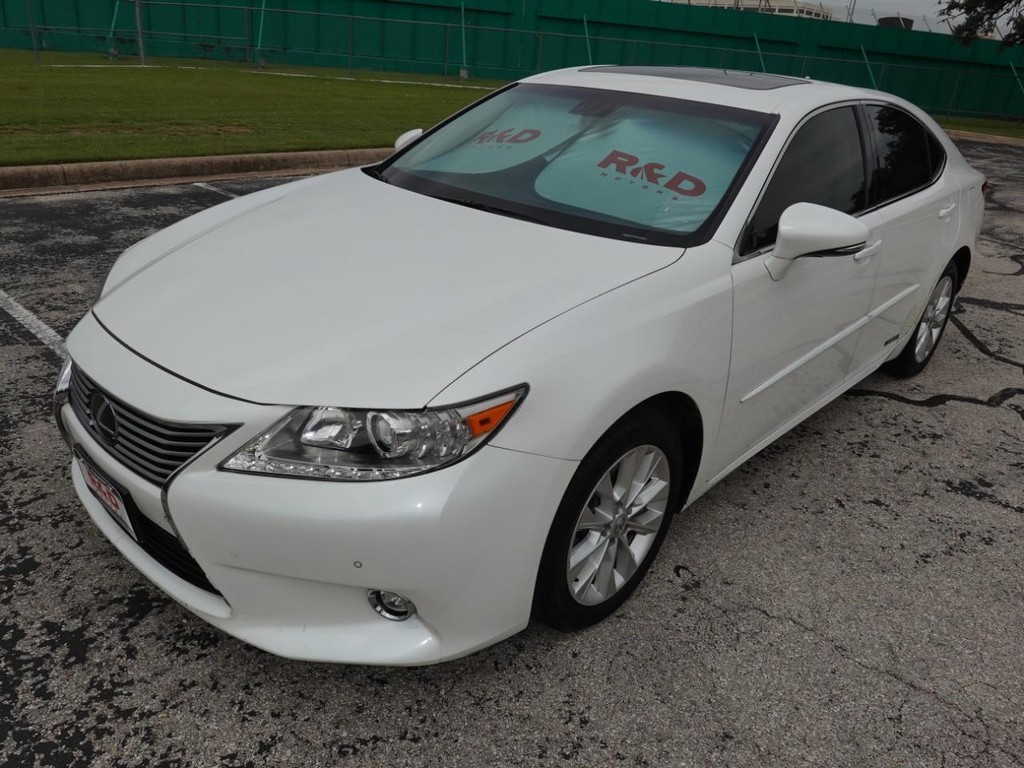 Lexus ES 300h Vehicle Full-screen Gallery Image 03