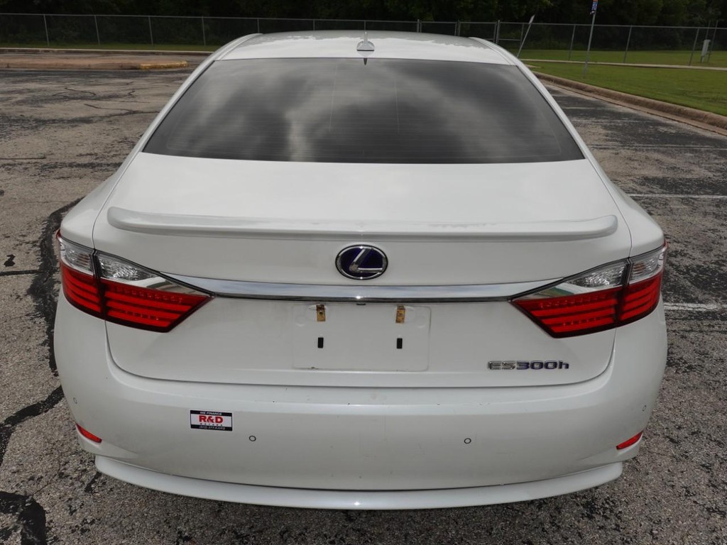 Lexus ES 300h Vehicle Full-screen Gallery Image 06