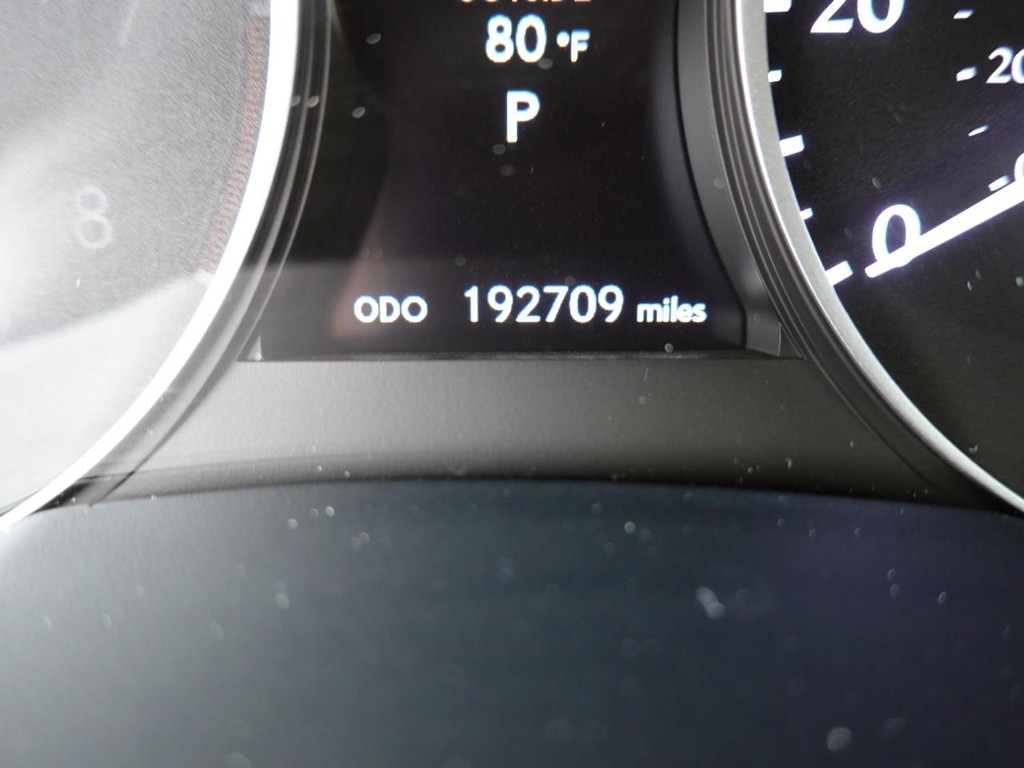 Lexus ES 300h Vehicle Full-screen Gallery Image 12