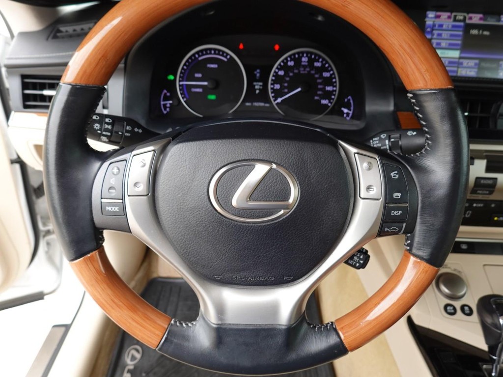 Lexus ES 300h Vehicle Full-screen Gallery Image 13