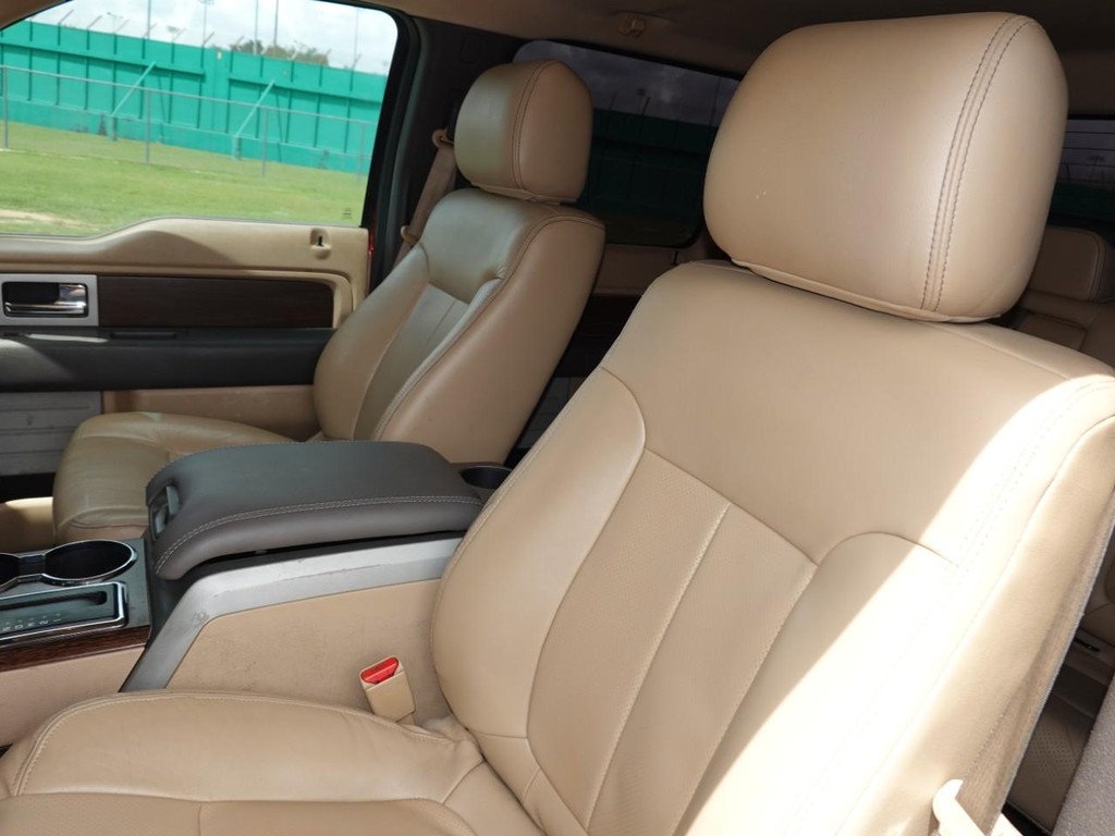 Ford F-150 Vehicle Full-screen Gallery Image 17