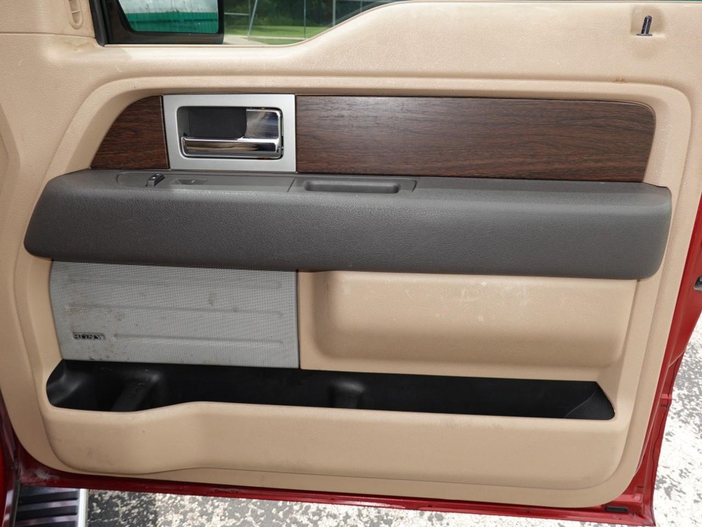 Ford F-150 Vehicle Full-screen Gallery Image 25