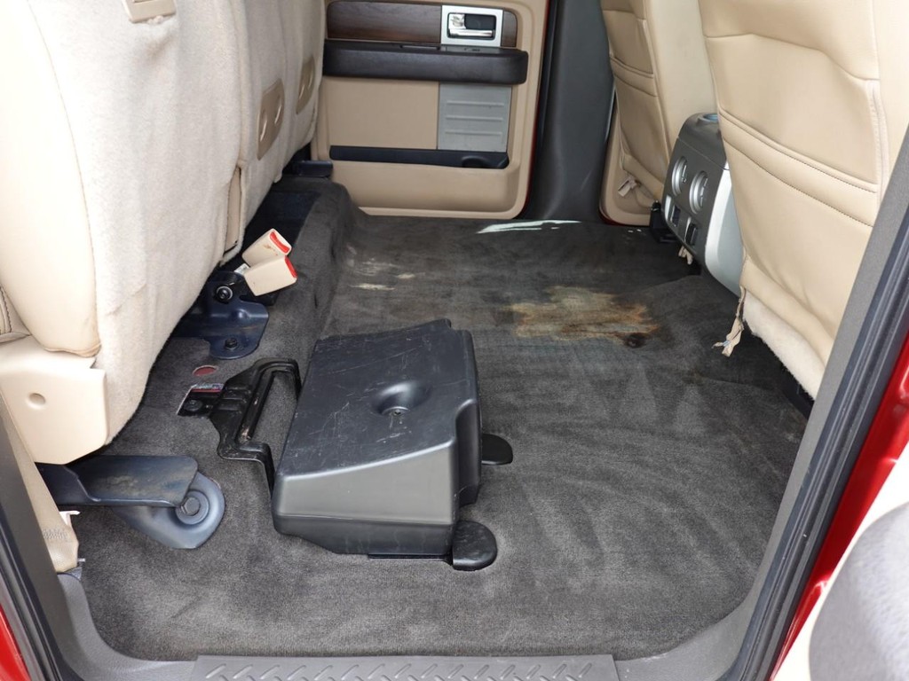 Ford F-150 Vehicle Full-screen Gallery Image 26