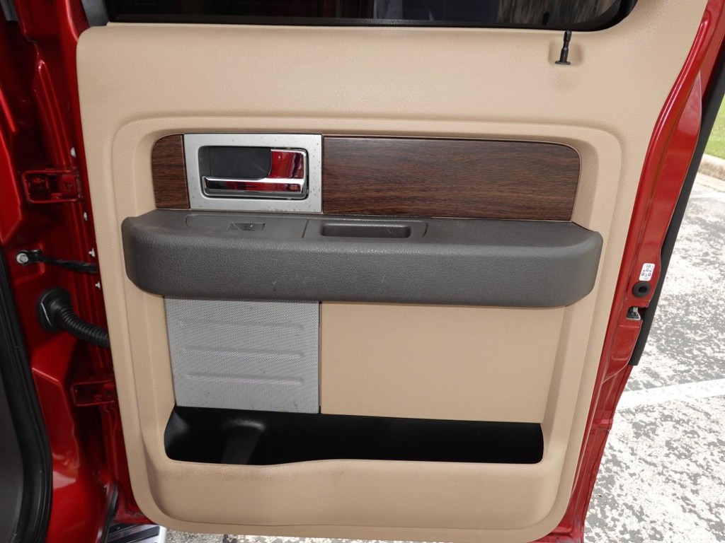 Ford F-150 Vehicle Full-screen Gallery Image 27
