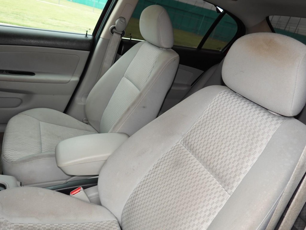 Chevrolet Cobalt Vehicle Full-screen Gallery Image 15