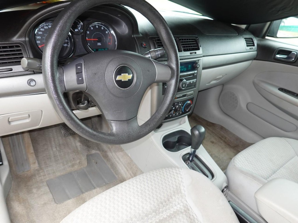 Chevrolet Cobalt Vehicle Full-screen Gallery Image 16