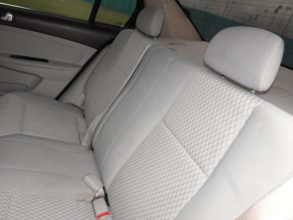 Chevrolet Cobalt Vehicle Full-screen Gallery Image 18