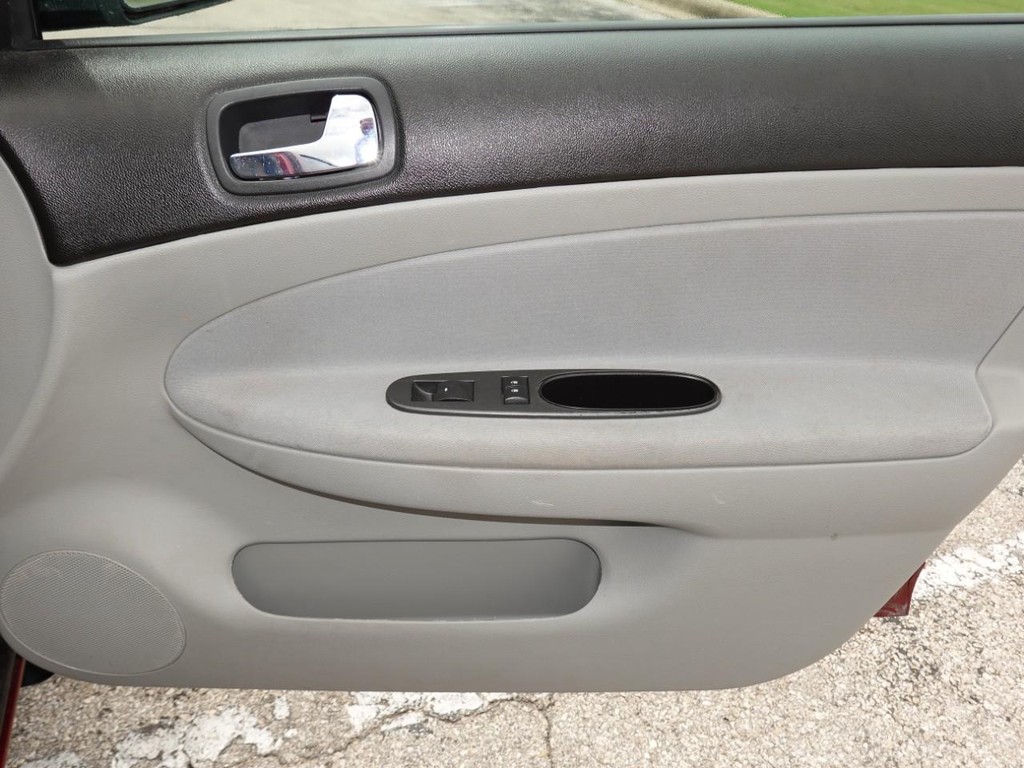 Chevrolet Cobalt Vehicle Full-screen Gallery Image 22