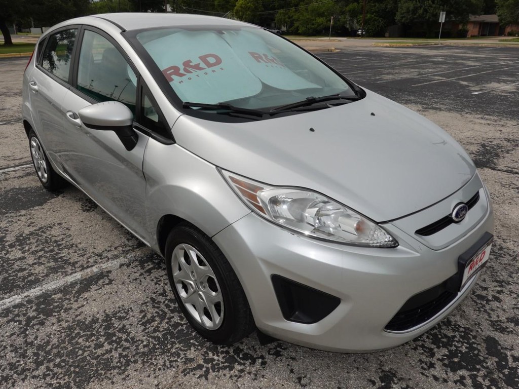 Ford Fiesta Vehicle Full-screen Gallery Image 01