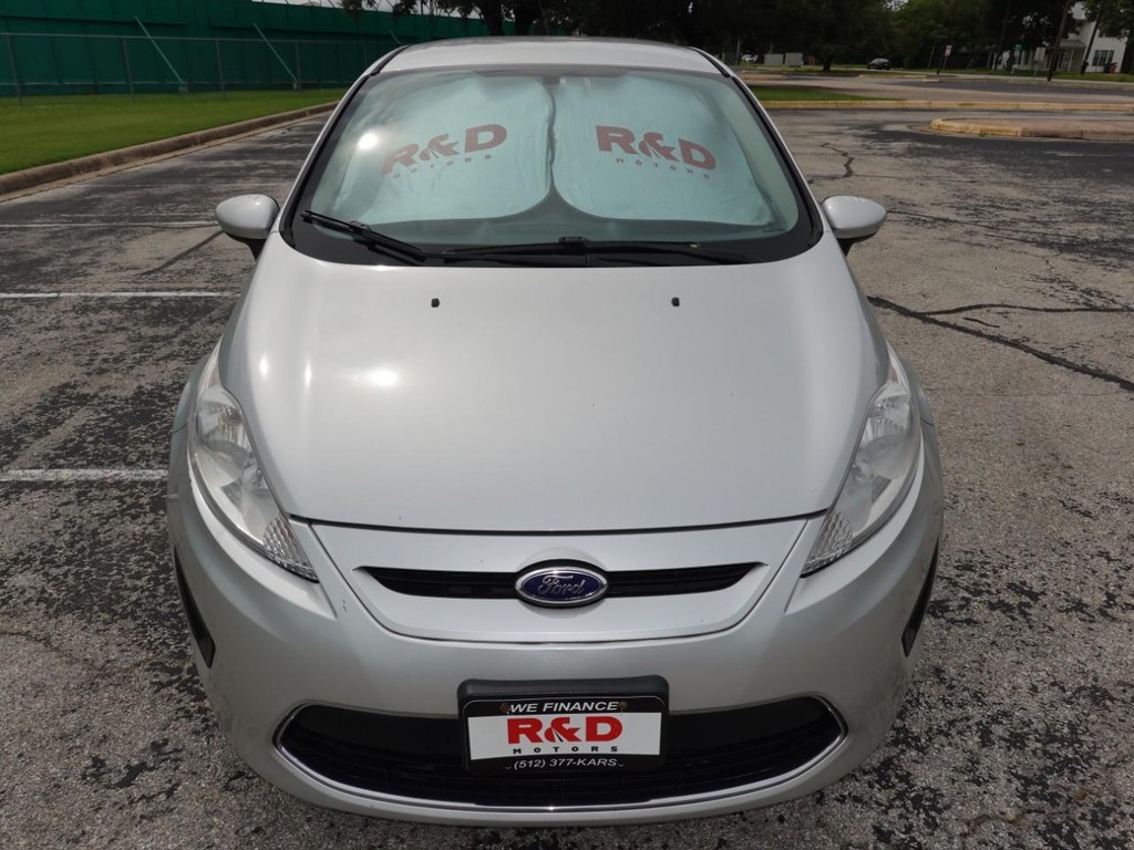 Ford Fiesta Vehicle Full-screen Gallery Image 02