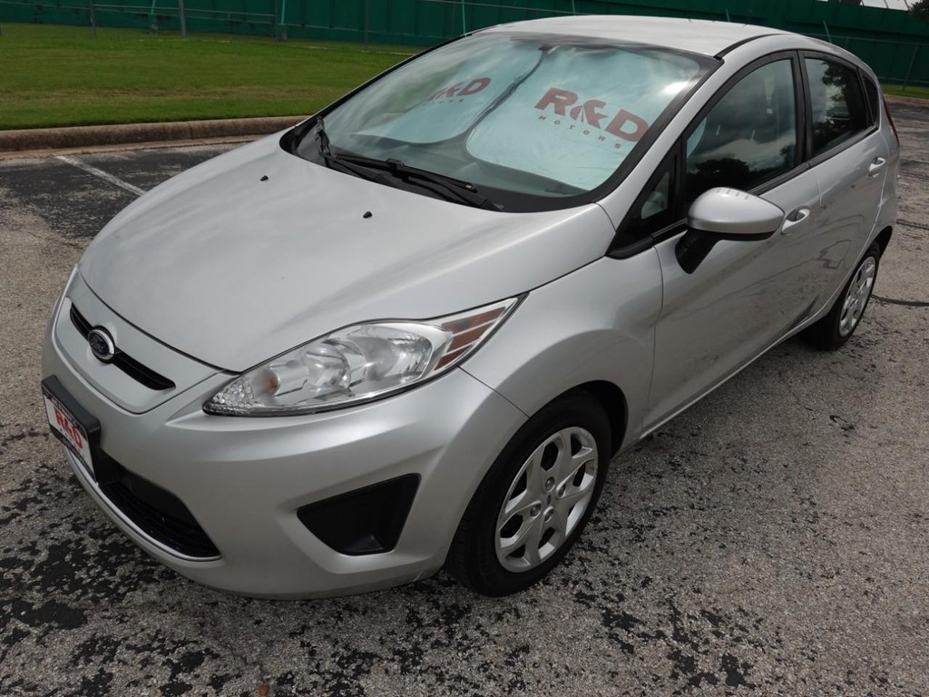 Ford Fiesta Vehicle Full-screen Gallery Image 03