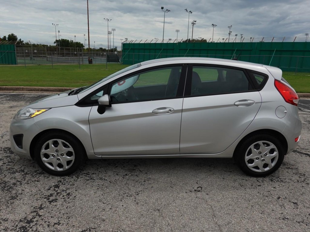 Ford Fiesta Vehicle Full-screen Gallery Image 04
