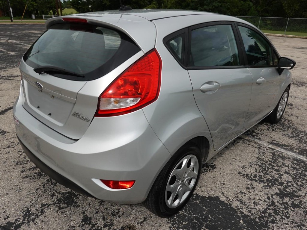 Ford Fiesta Vehicle Full-screen Gallery Image 07