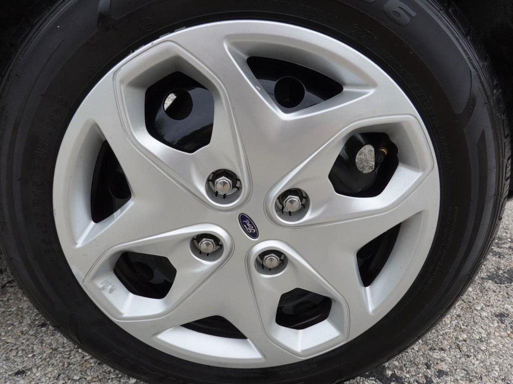 Ford Fiesta Vehicle Full-screen Gallery Image 09