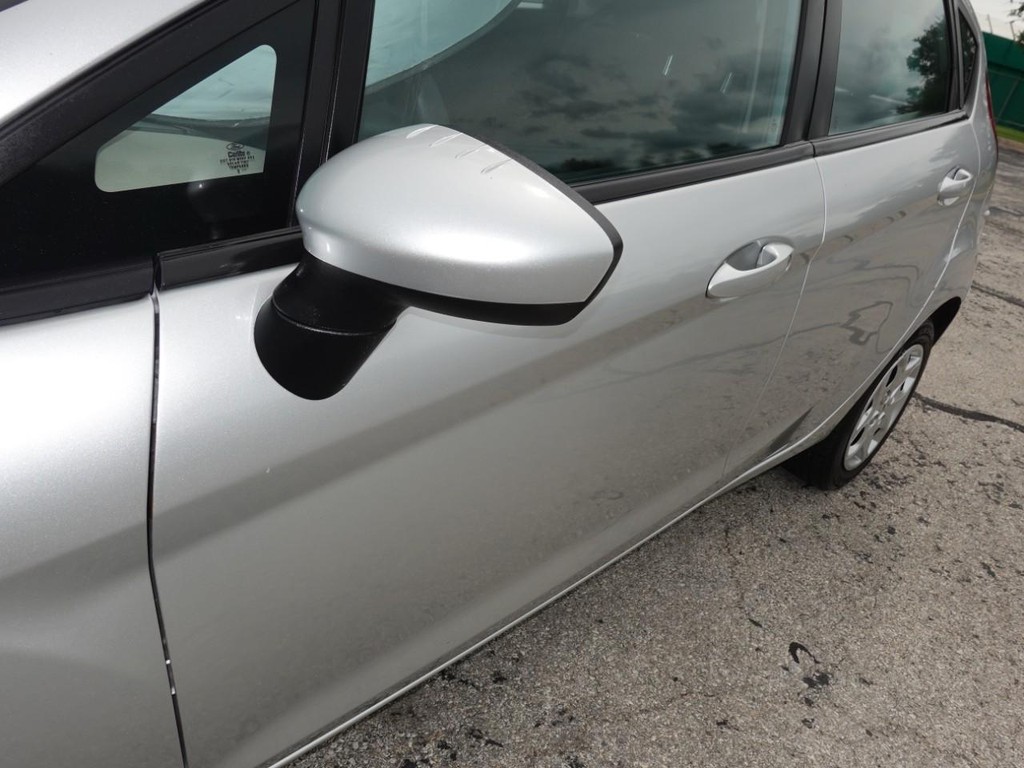 Ford Fiesta Vehicle Full-screen Gallery Image 10