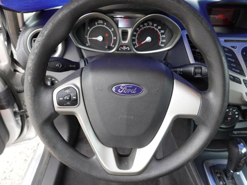 Ford Fiesta Vehicle Full-screen Gallery Image 13