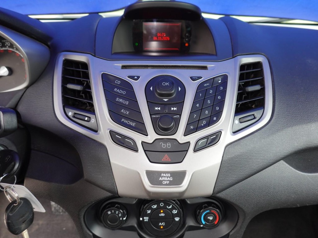 Ford Fiesta Vehicle Full-screen Gallery Image 14